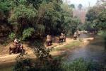 Bergwandelingen met olifantenrit, varen op een bamboe vlot en overnachtingen bij bergstammen